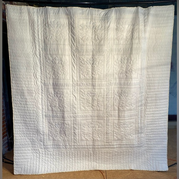 Vintage Hand stitched Quilt 92” x 94” Queen with matching Pillow Shams - Picture 8 of 9